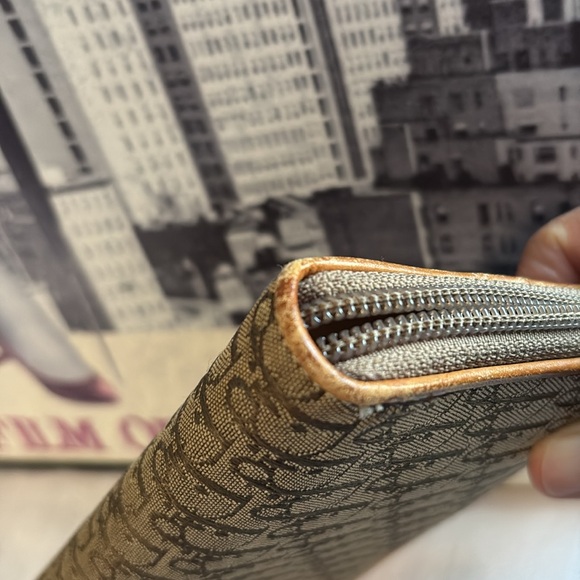 Dior Tan Wallet with Iconic Monogram Design - Picture 9 of 16